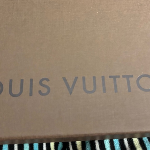 Brand new LV pochette monogram purse - Picture 8 of 10